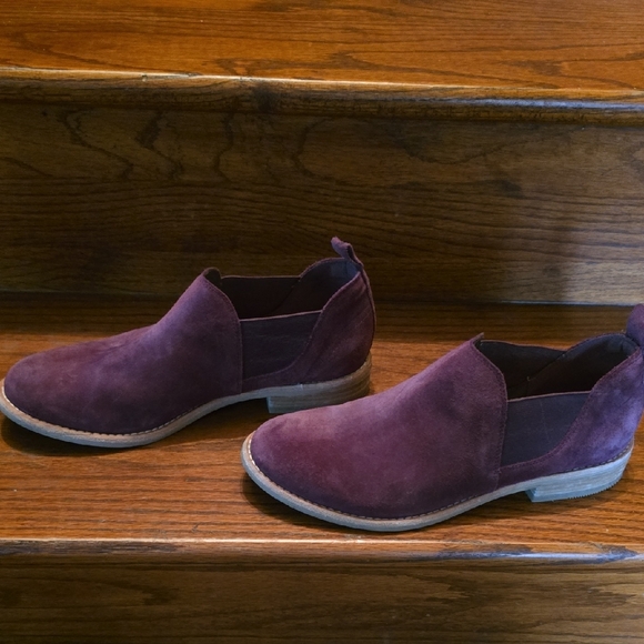 Womens CLARKS Suede Slip-On Casual Shoes in Burgundy - 8 - Picture 4 of 7